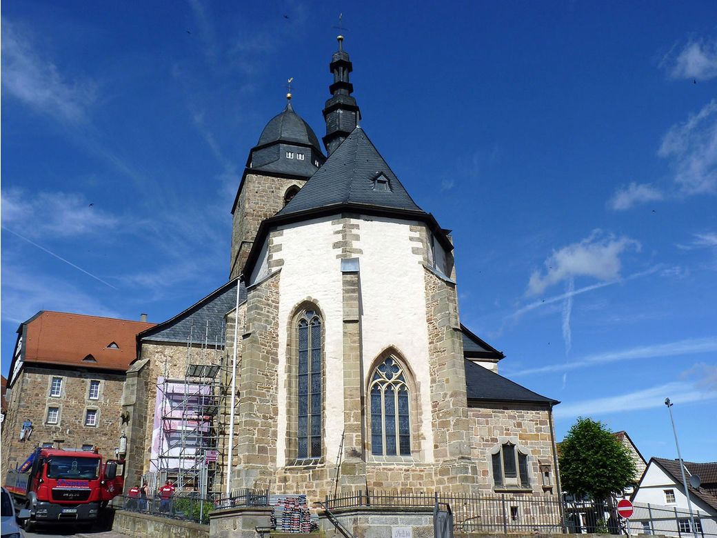 Einrüstung von St. Crescentius an der Südseite (Foto: Karl-Franz Thiede)